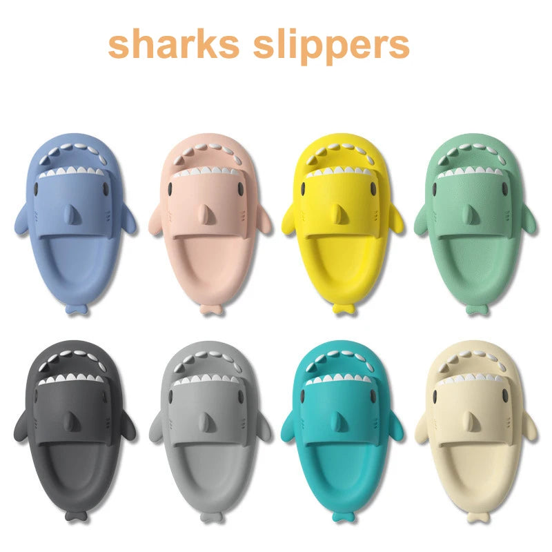 Sandalias divertidas con forma de tiburón