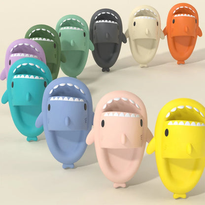Sandalias divertidas con forma de tiburón