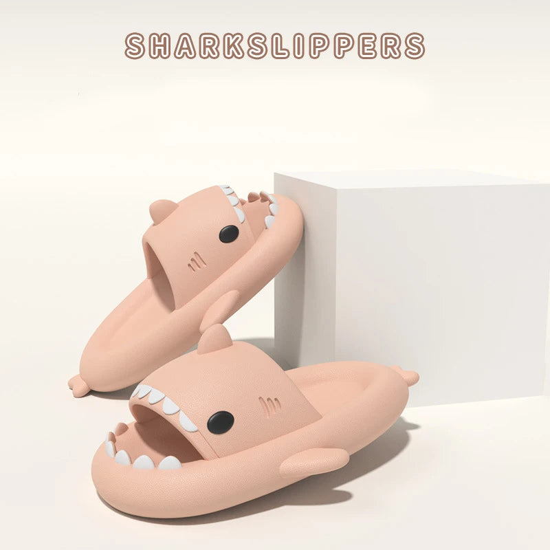 Sandalias divertidas con forma de tiburón