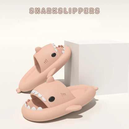 Sandalias divertidas con forma de tiburón